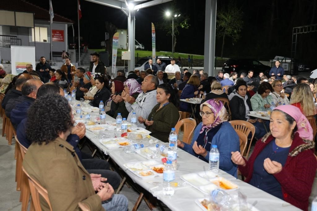 Marmaris’te altıncı iftar sofrası Karaca Mahallesi’nde kuruldu