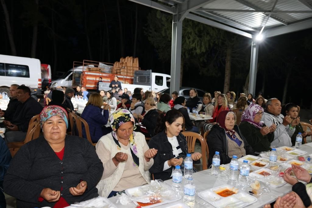 Marmaris’te altıncı iftar sofrası Karaca Mahallesi’nde kuruldu