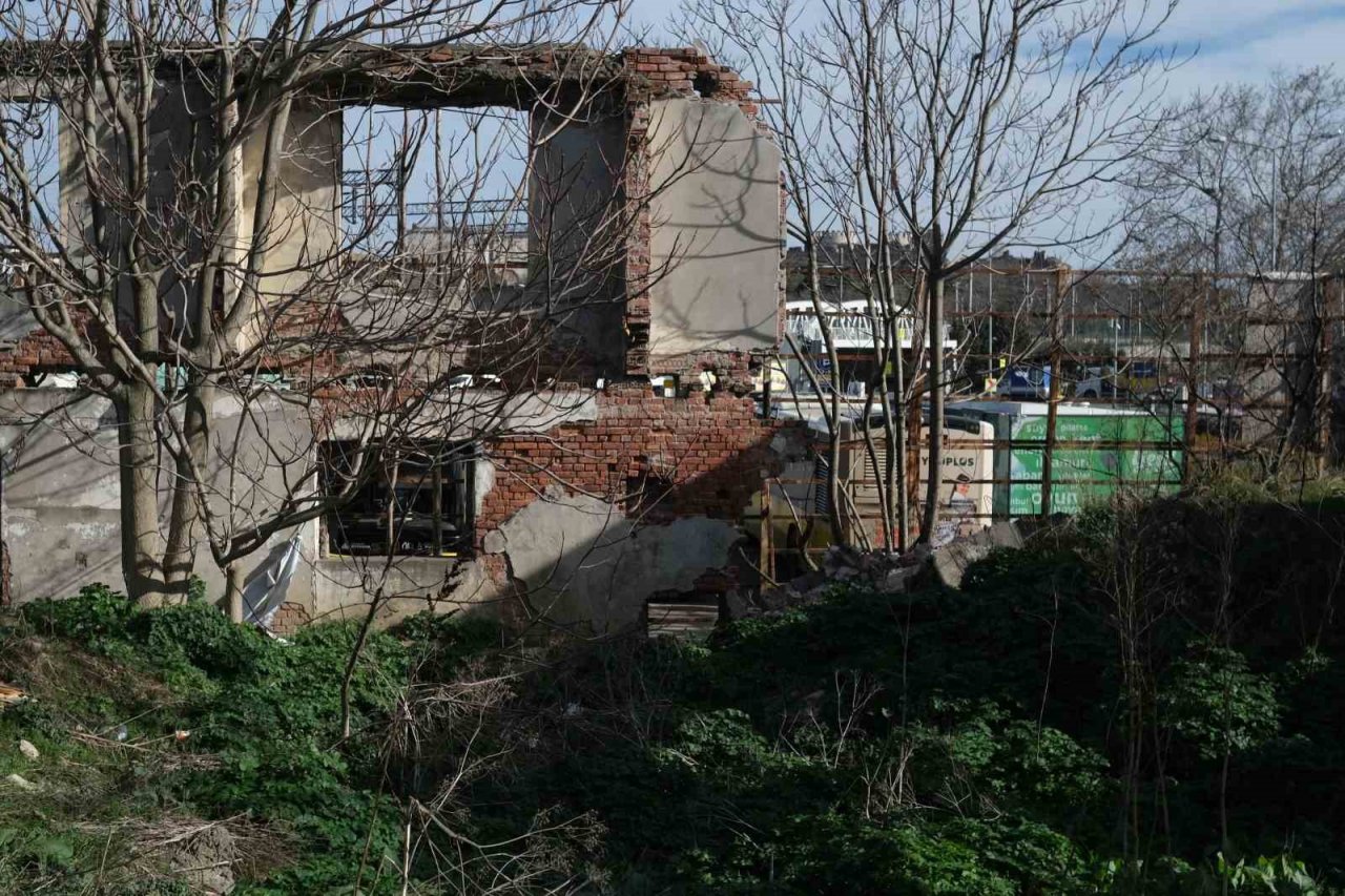 Osmanlı döneminden kalan 135 yıllık fabrika harabeye döndü