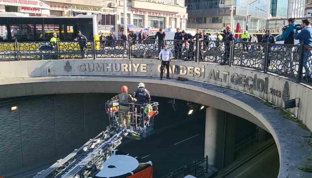 Taksim’de Ukraynalı şahıs ’Savaşa hayır’ diyerek intihar girişiminde bulundu