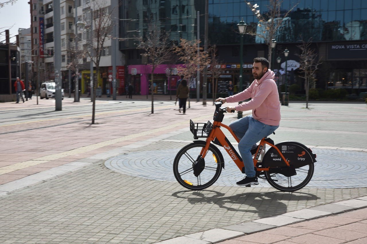 Tepebaşı Belediyesi’nden istasyondan bağımsız elektrikli bisiklet, ’Tripy’