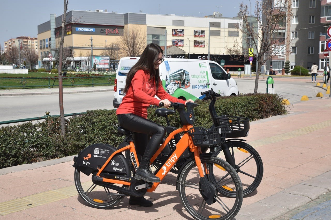 Tepebaşı Belediyesi’nden istasyondan bağımsız elektrikli bisiklet, ’Tripy’