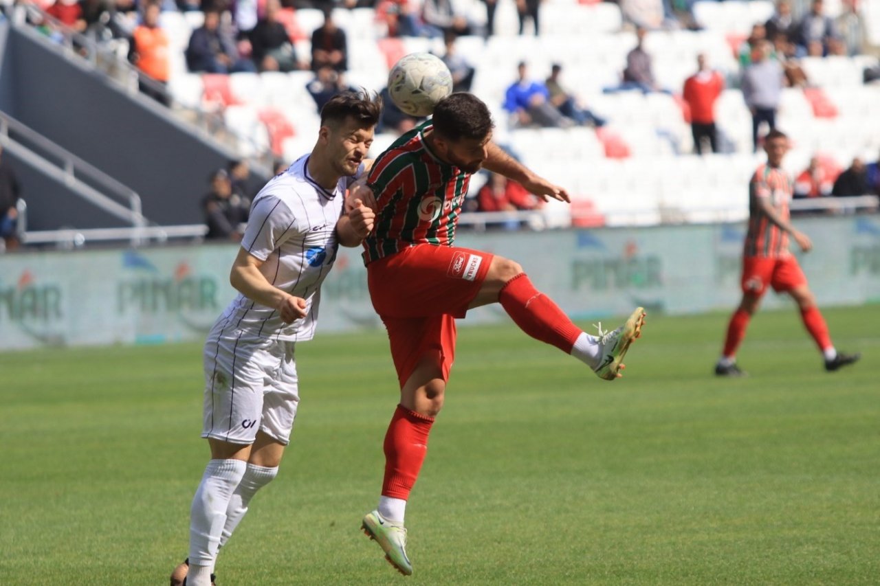 TFF 3. Lig: Karşıyaka: 0 - Yomraspor: 0