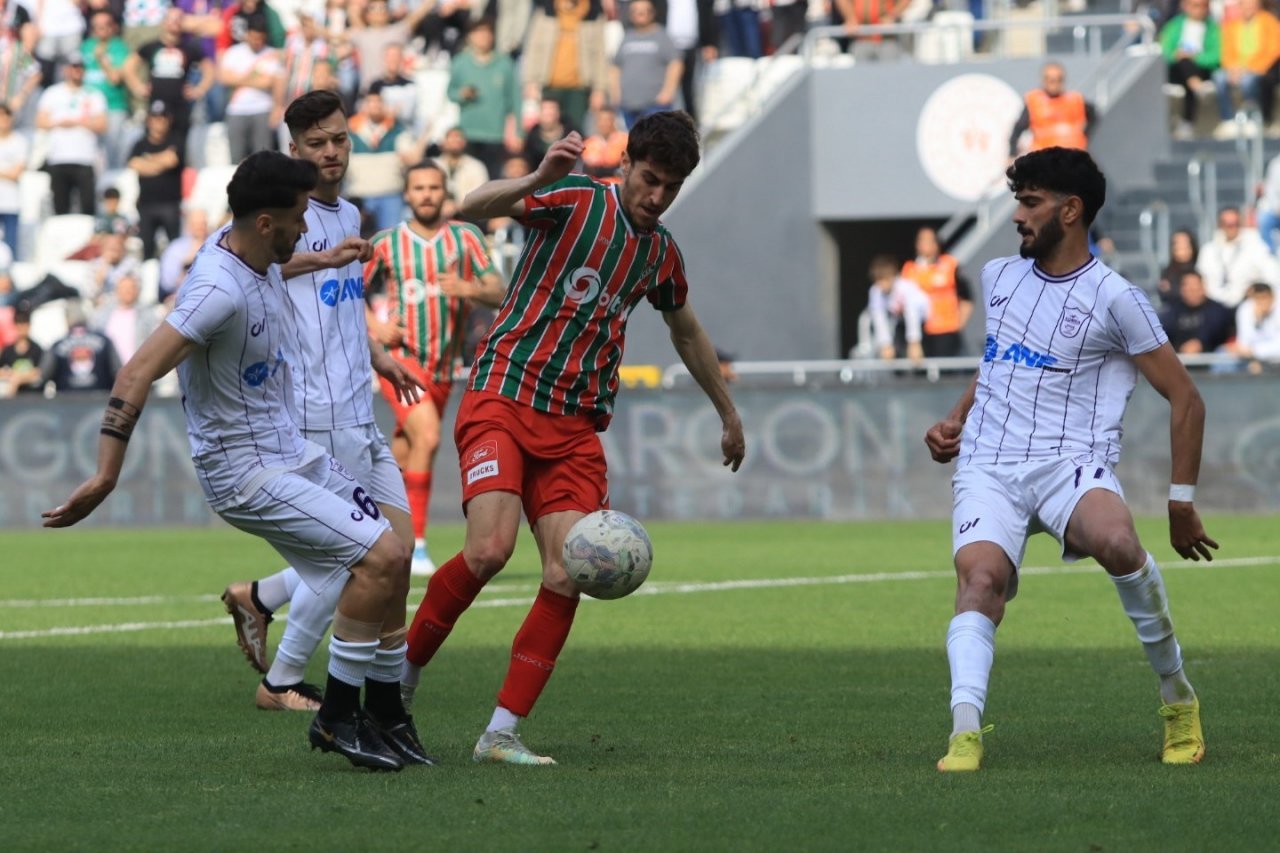 TFF 3. Lig: Karşıyaka: 0 - Yomraspor: 0