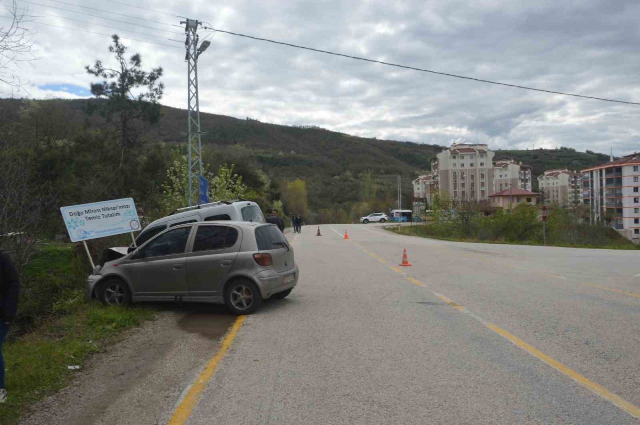 Tokat’ta otomobil ile hafif ticari araç çarpıştı: 2 yaralı