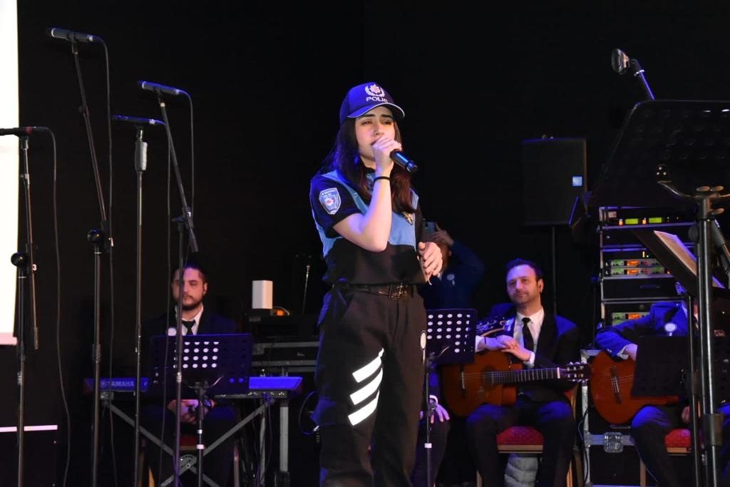 Giresun’da Polis Korosu’ndan türkü dinletisi