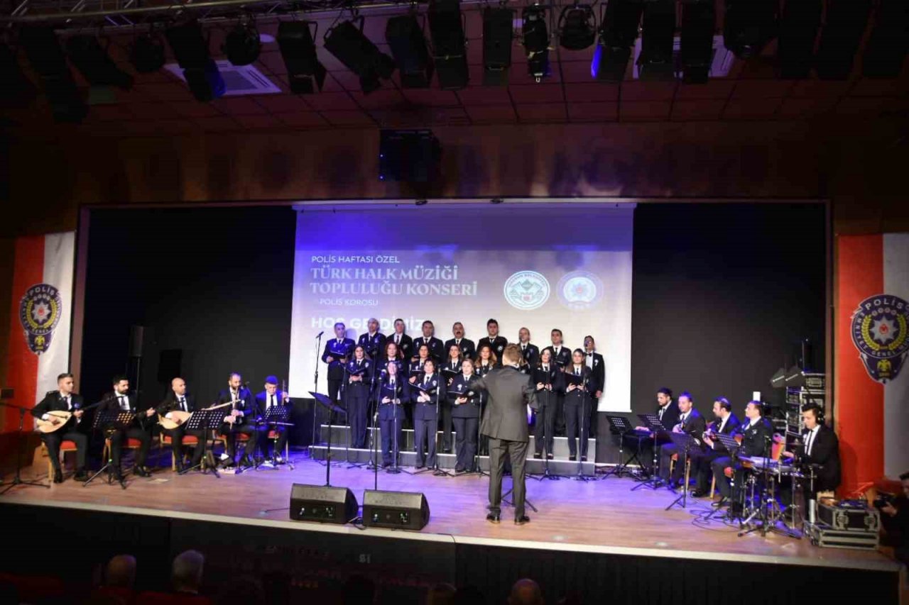 Giresun’da Polis Korosu’ndan türkü dinletisi