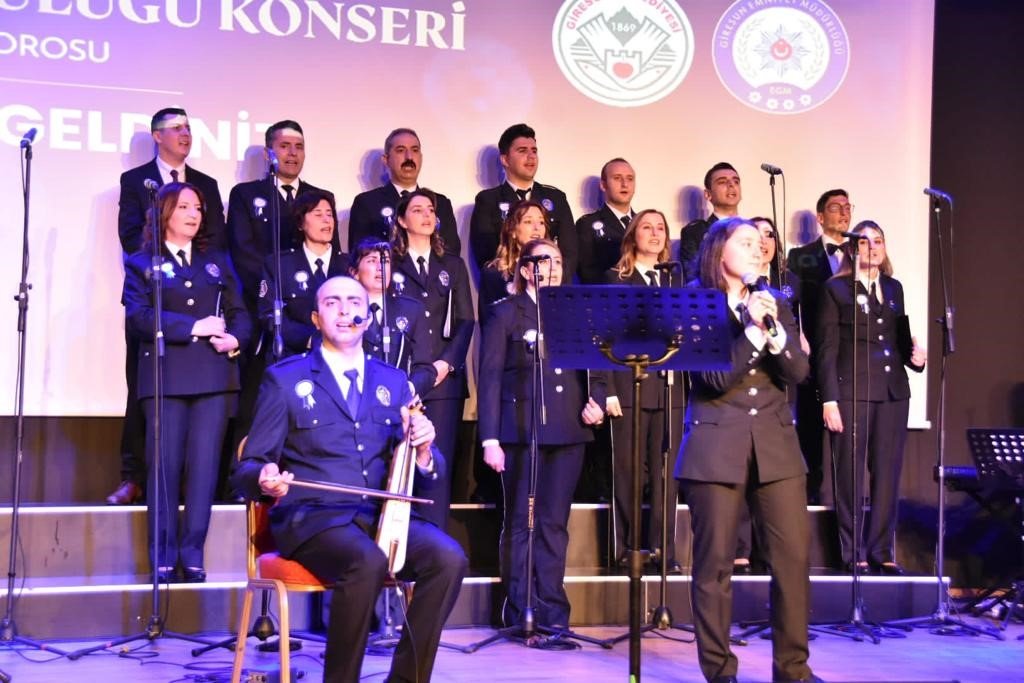 Giresun’da Polis Korosu’ndan türkü dinletisi