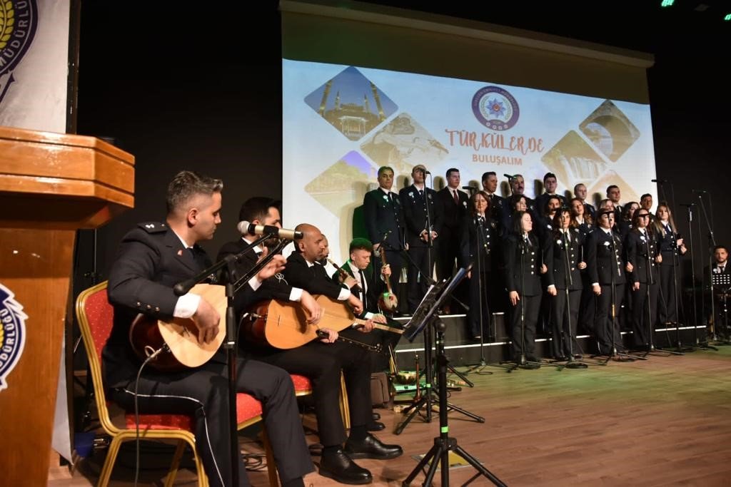 Giresun’da Polis Korosu’ndan türkü dinletisi