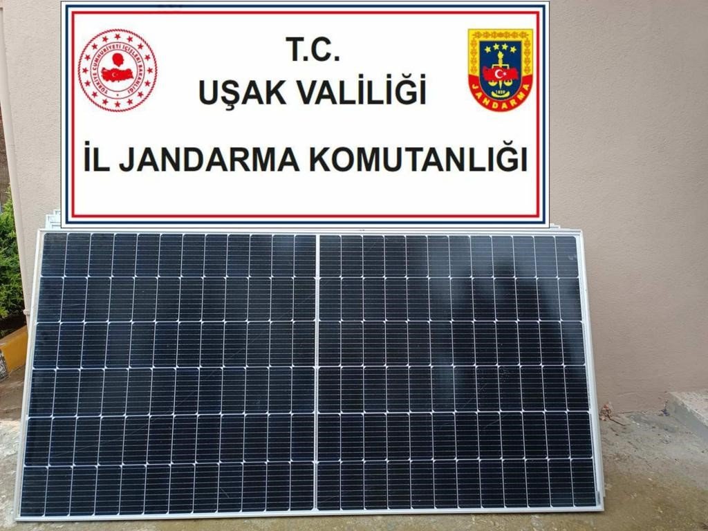 Uşak merkezli 4 ilde 19 hırsızlık olayına karışan 9 kişilik şebeke çökertildi