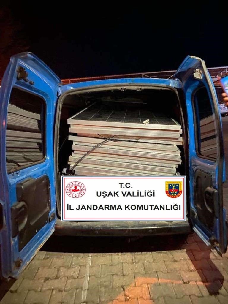 Uşak merkezli 4 ilde 19 hırsızlık olayına karışan 9 kişilik şebeke çökertildi