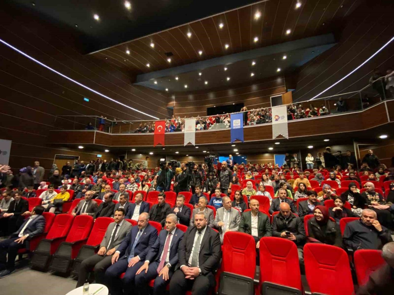 Bakan Varank: “Bakanların yerli ve milli otomobili makam aracı olarak kullanmalarının önemli bir mesaj olduğunu düşünüyorum"