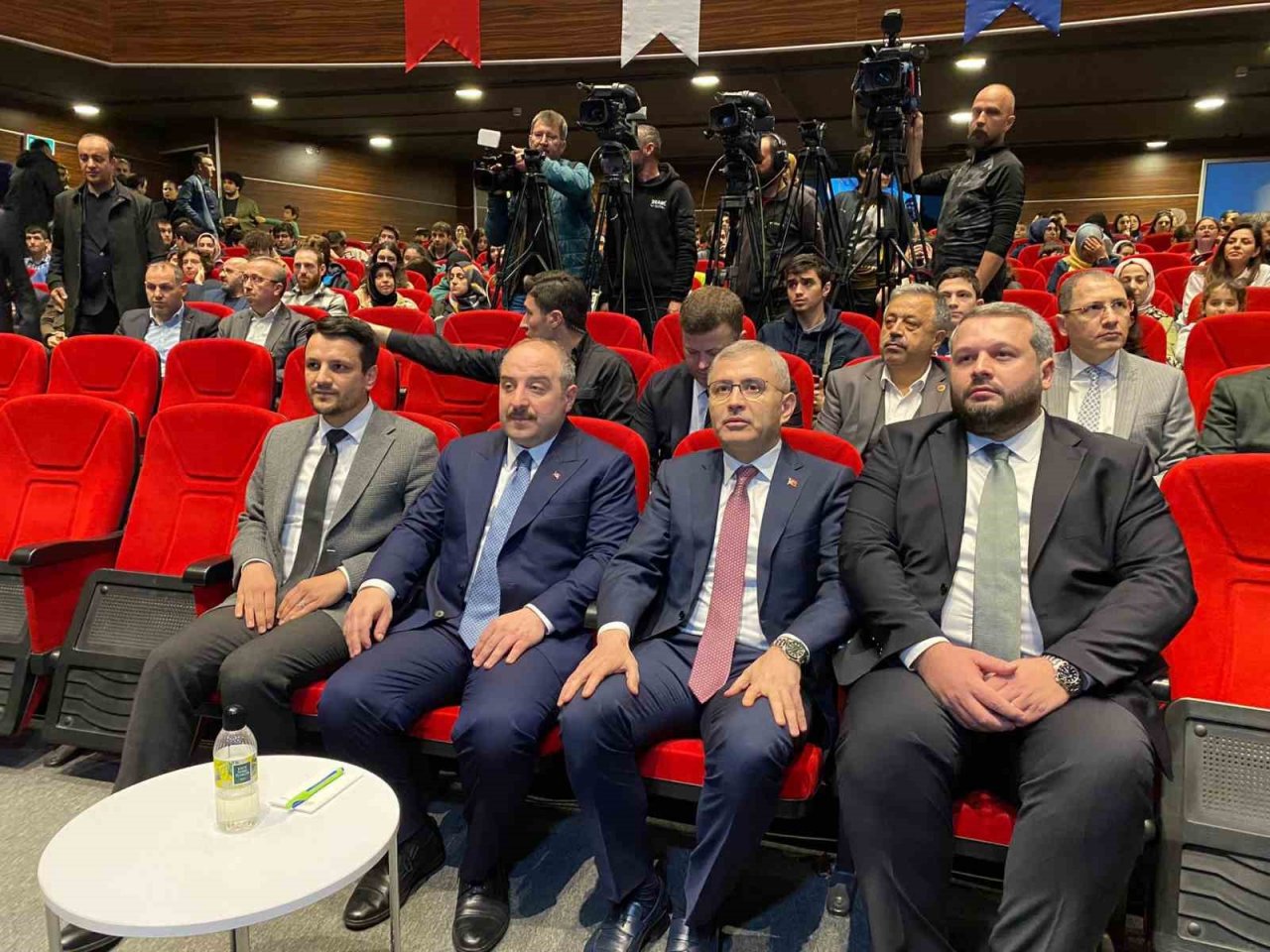 Bakan Varank: “Bakanların yerli ve milli otomobili makam aracı olarak kullanmalarının önemli bir mesaj olduğunu düşünüyorum"