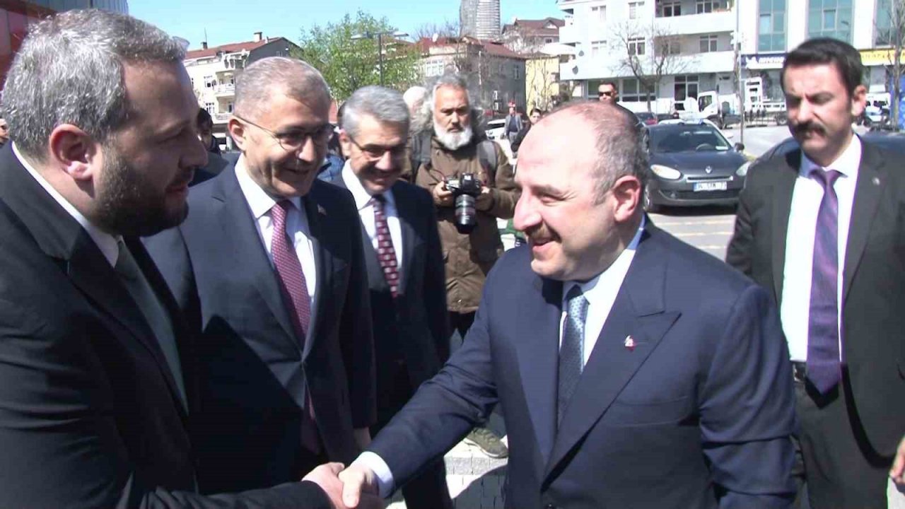 Bakan Varank: “Bakanların yerli ve milli otomobili makam aracı olarak kullanmalarının önemli bir mesaj olduğunu düşünüyorum"