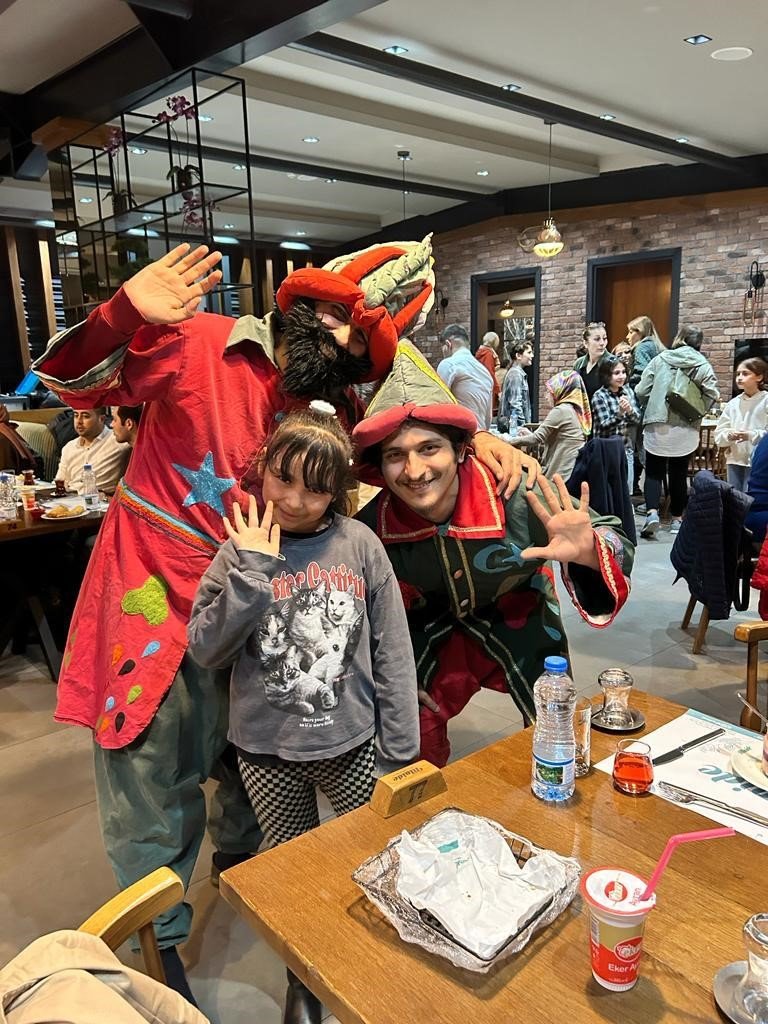 Şehrin mutfaklarında Hacivat ve Karagöz eğlencesi