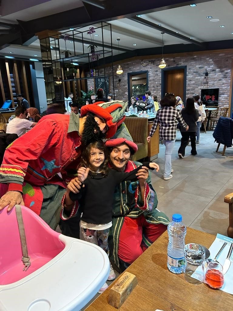 Şehrin mutfaklarında Hacivat ve Karagöz eğlencesi