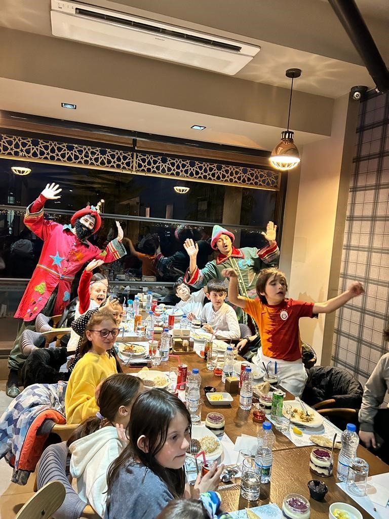 Şehrin mutfaklarında Hacivat ve Karagöz eğlencesi