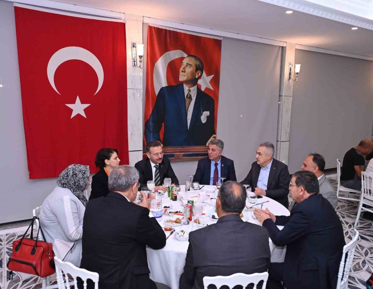 Aydın Valisi Aksoy, romanlarla iftar yemeğinde bir araya geldi