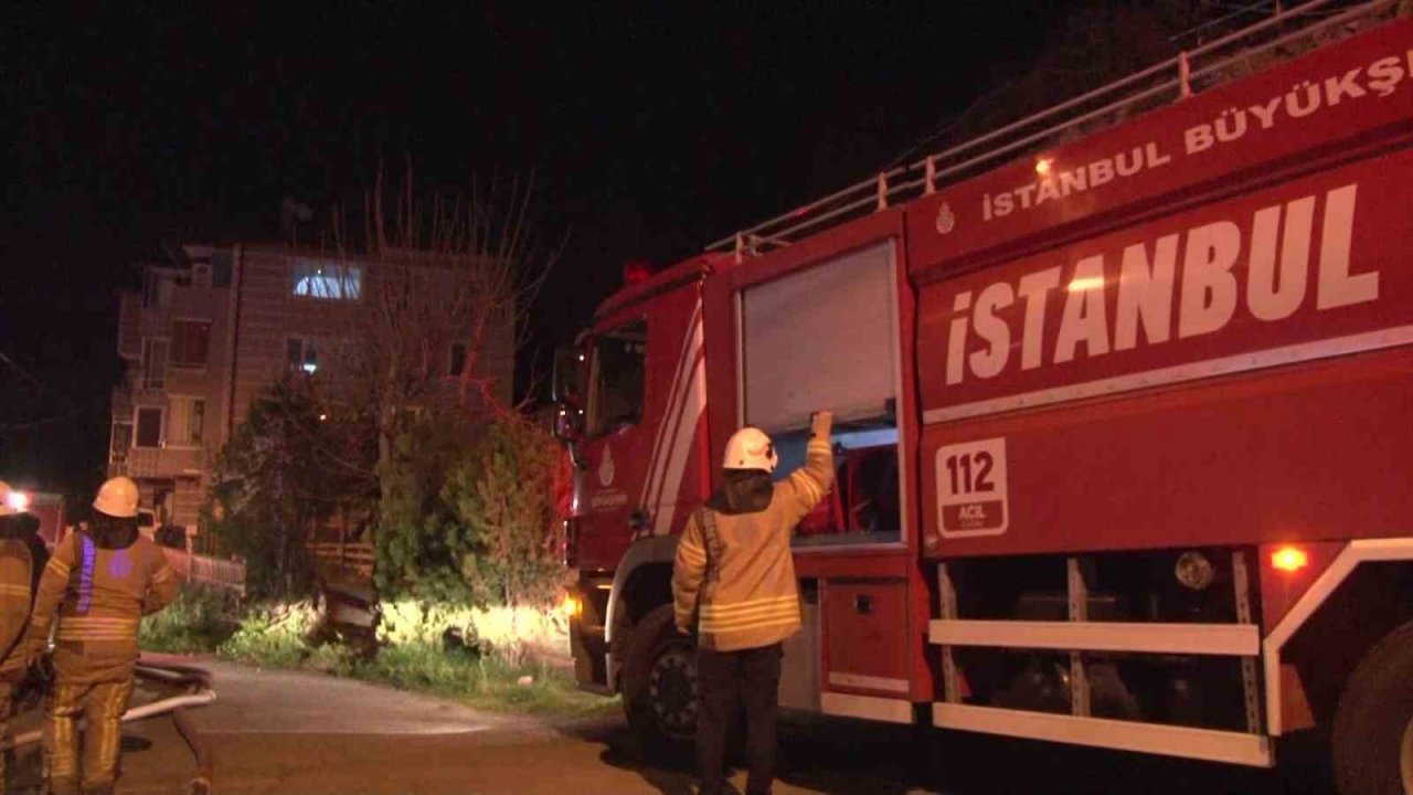 Beykoz’da 3 katlı villada yangın paniği