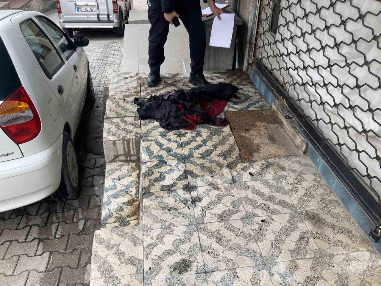 Eşine kızdı, kendini ve dükkanını yakmaya çalıştı