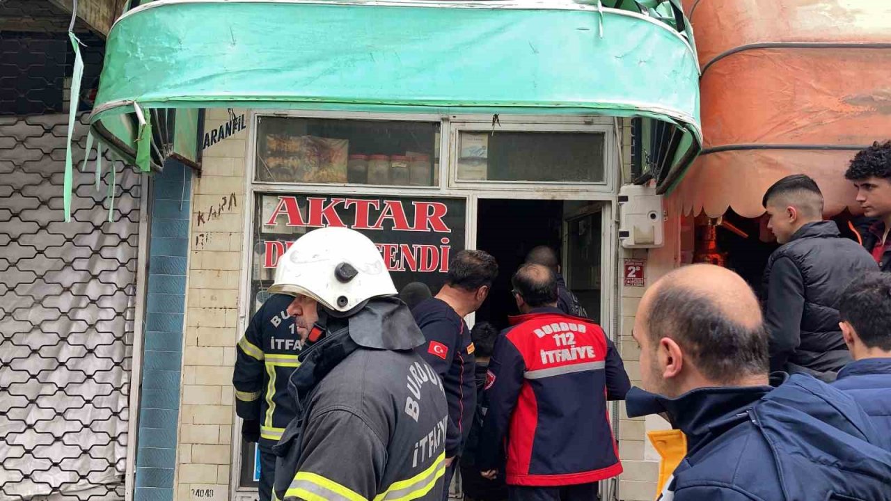 Eşine kızdı, kendini ve dükkanını yakmaya çalıştı