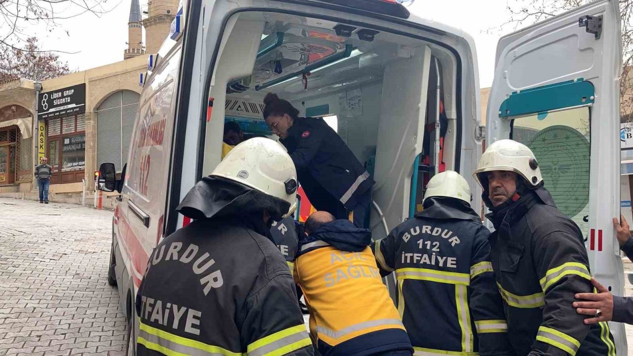 Eşine kızdı, kendini ve dükkanını yakmaya çalıştı