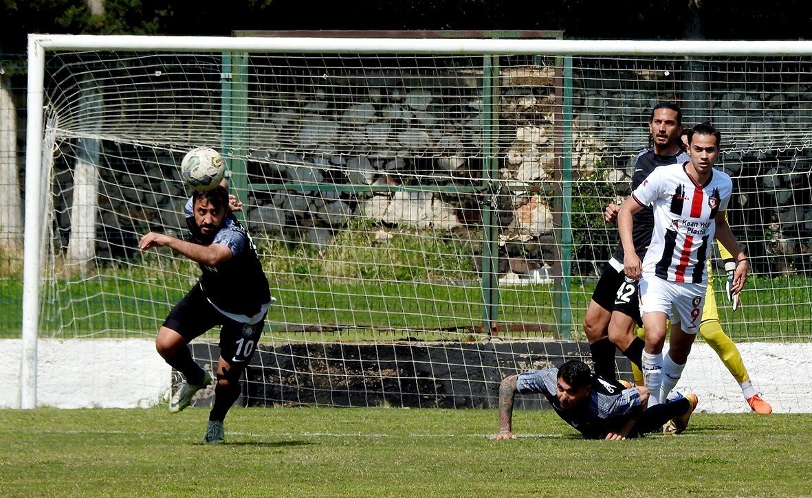 Çeşme Belediyespor sahasında 3-2 mağlup oldu