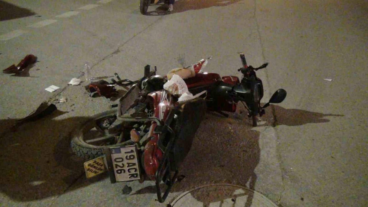 Motosiklete çarpan otomobil olay yerinden kaçtı