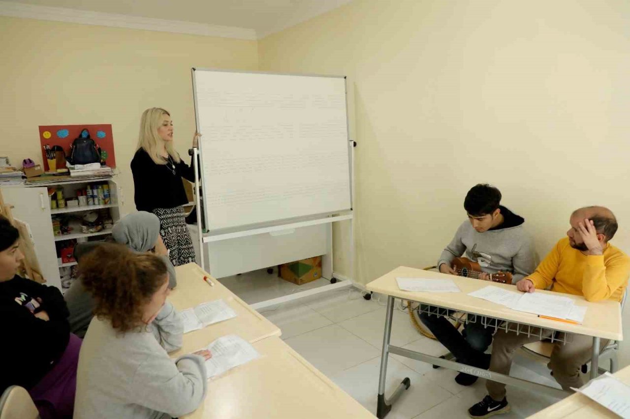 Yenişehir akademilerinde eğitimler sürüyor