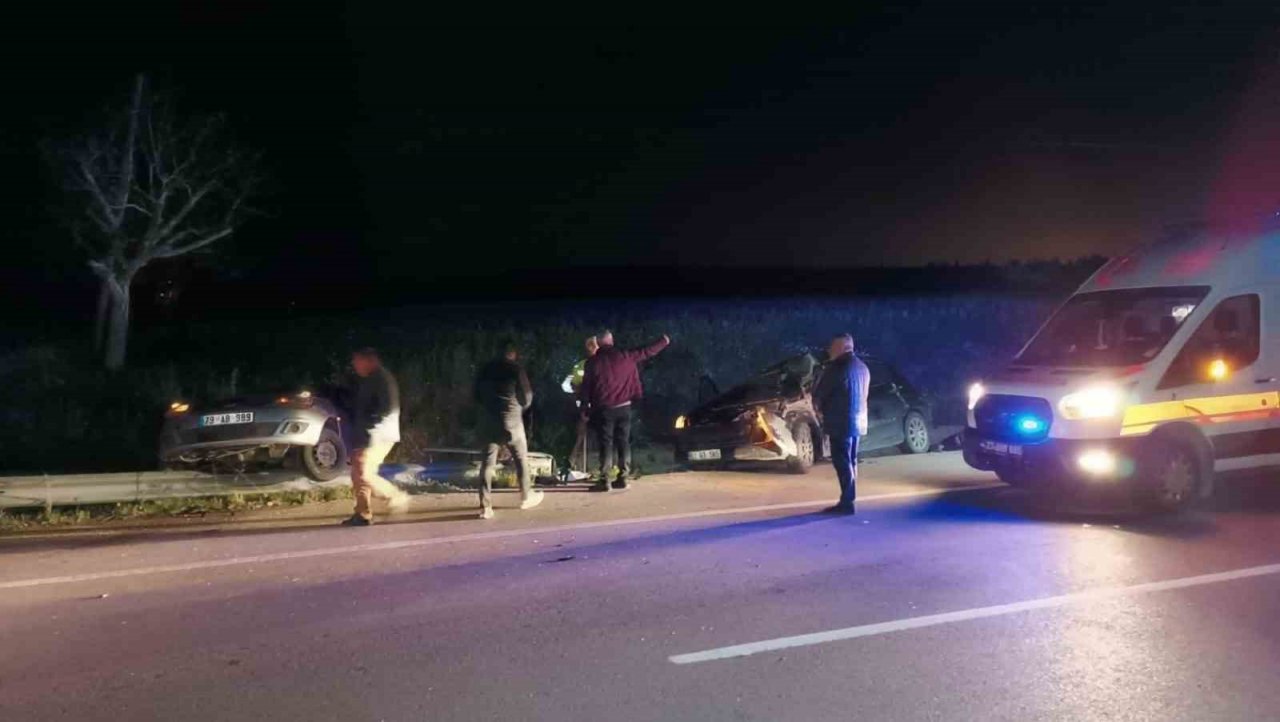 Gaziantep-Kilis karayolunda zincirleme trafik kazası: 1’i polis 2 ölü, 4 yaralı