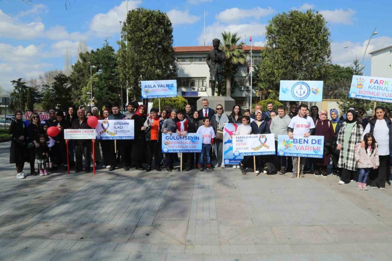 Otizme dikkat çektiler