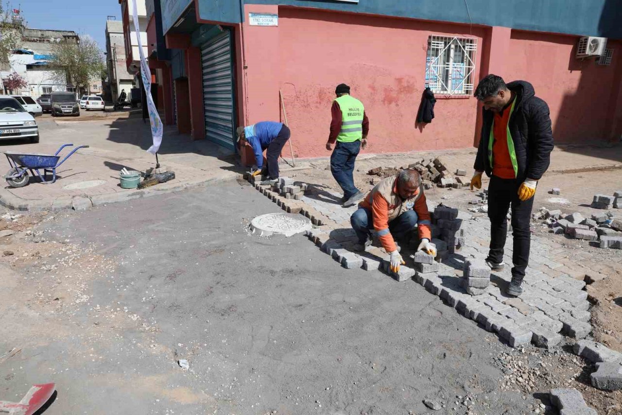 Haliliye’de üstyapı çalışmaları ile yollar daha konforlu