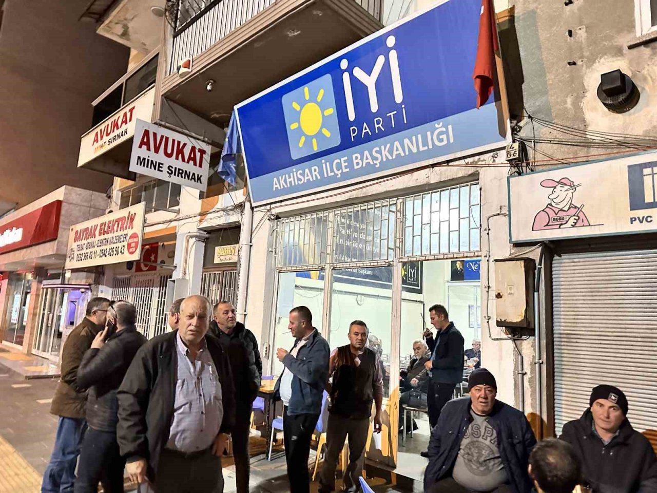 Akhisar’da havaya 4 el ateş açıp kaçan şüpheli aranıyor