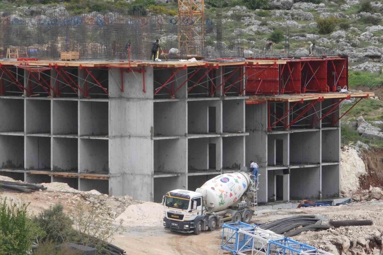 Hatay’da deprem konutları yükseliyor