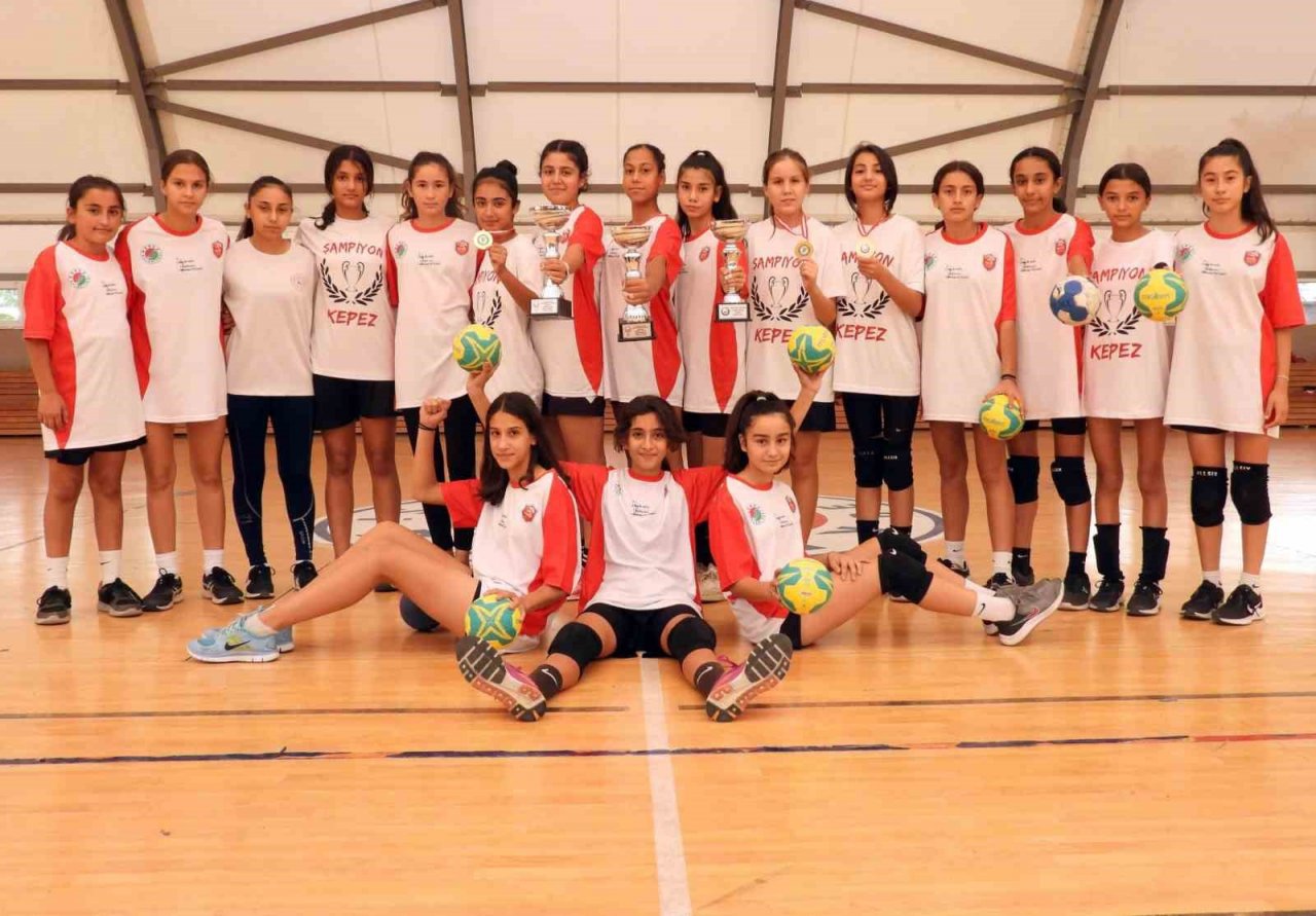 Kepez’in hentbolcuları Türkiye 3’üncüsü