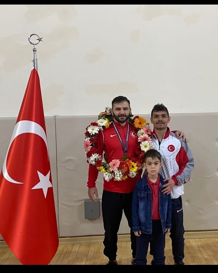 Eskişehir’den 10 sporcu madalya için güreşecek