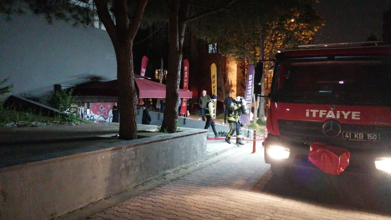 Fitness salonunda çıkan yangın söndürüldü