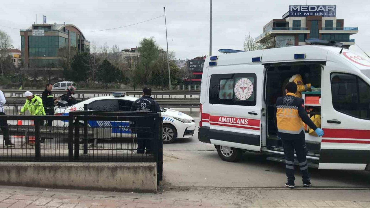 Kontrolden çıkan kamyonet bariyerlere çarparak durabildi