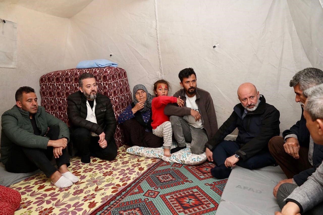 Kocasinan, Türkoğlu’nda her gün bin kişiye iftar yemeği ile 16 bin sıcak ekmek dağıtıyor