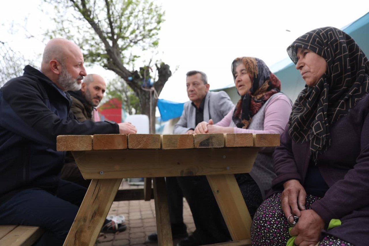 Kocasinan, Türkoğlu’nda her gün bin kişiye iftar yemeği ile 16 bin sıcak ekmek dağıtıyor