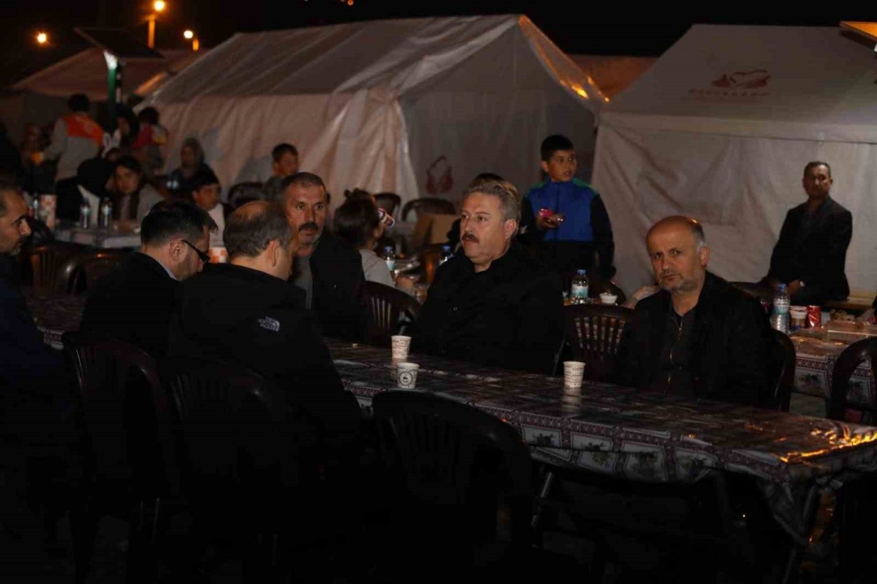 Melikgazi Belediyesi’nden Çin Mahallesi’ndeki Çadırkentte iftar beraberliği