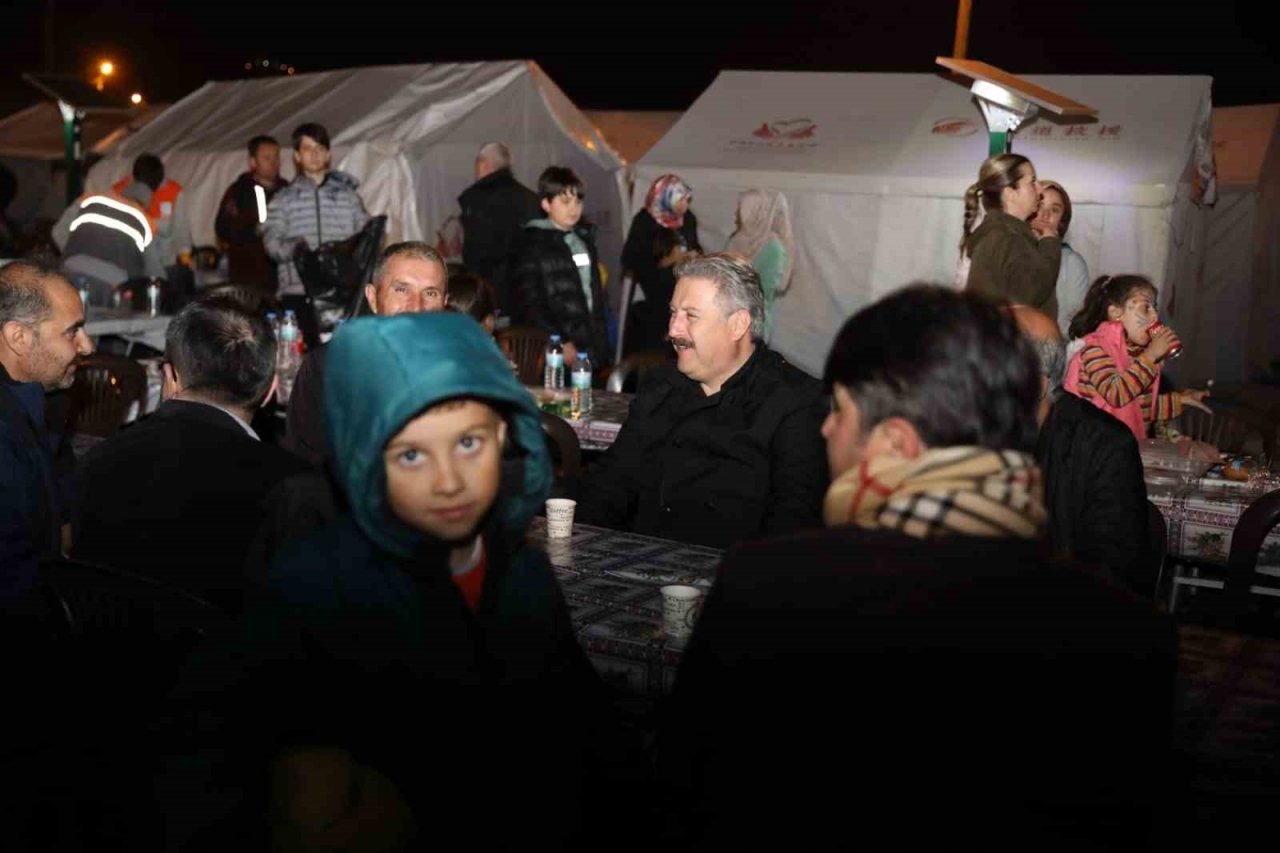 Melikgazi Belediyesi’nden Çin Mahallesi’ndeki Çadırkentte iftar beraberliği