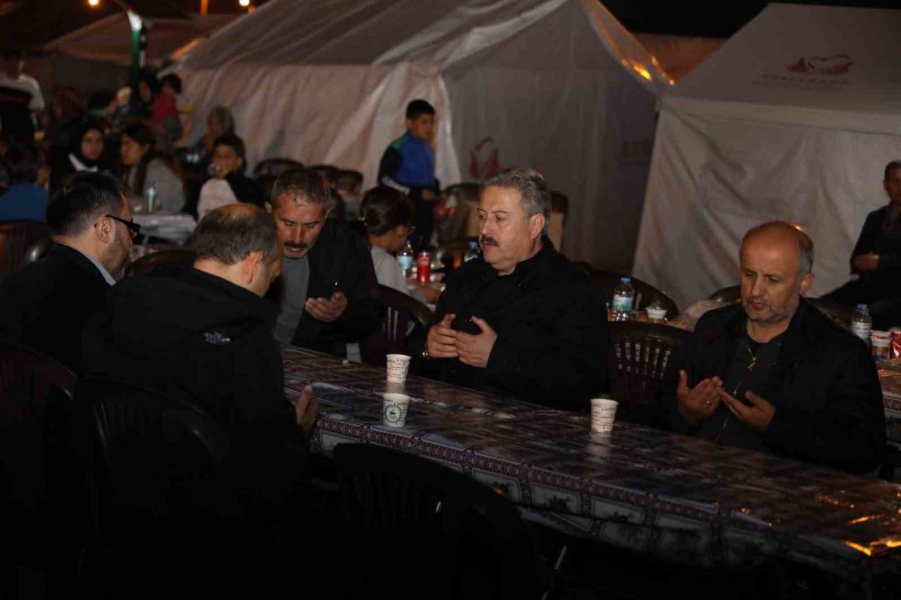 Melikgazi Belediyesi’nden Çin Mahallesi’ndeki Çadırkentte iftar beraberliği