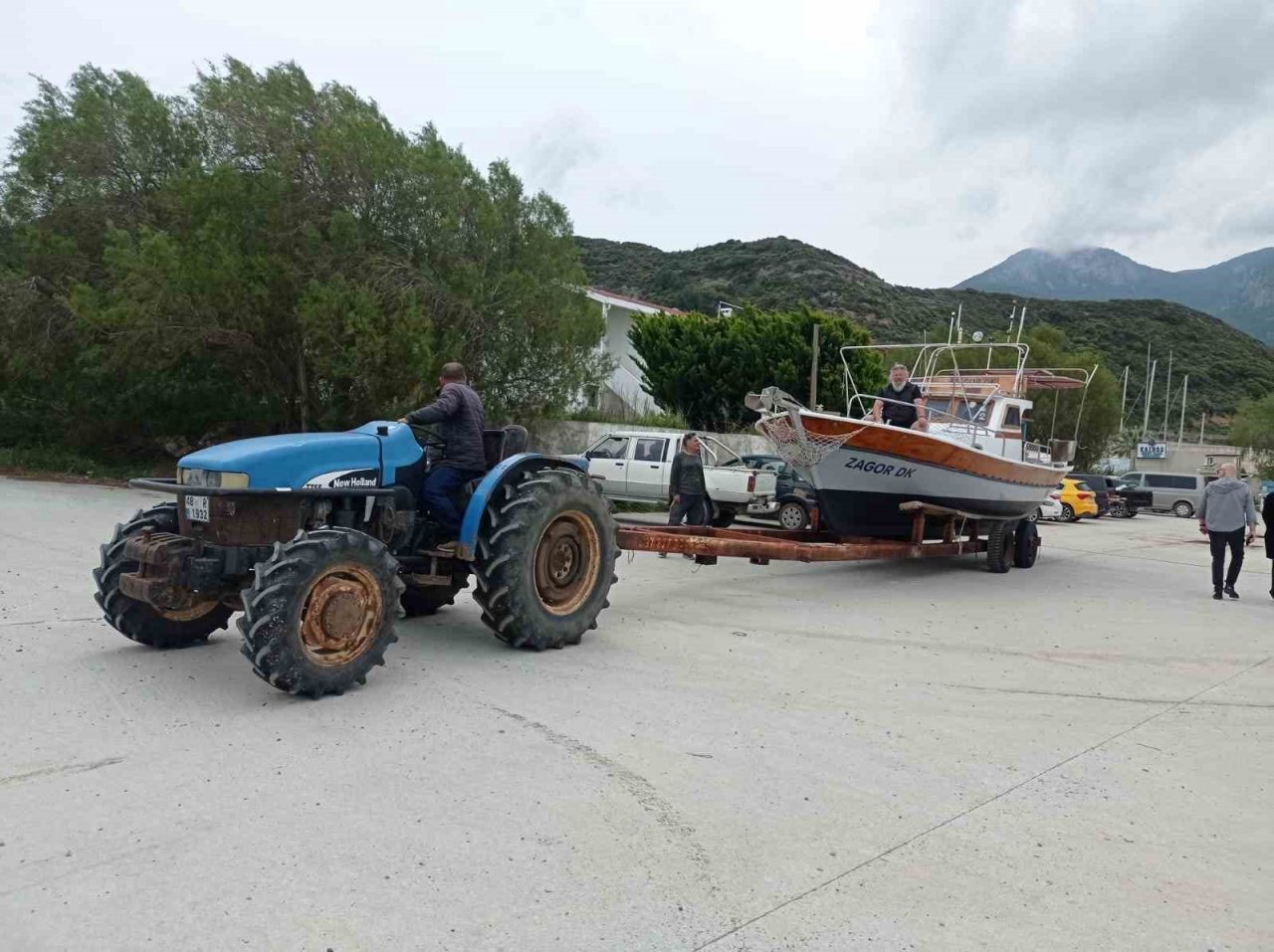 Datça’da bakım yapılan tekneler denize indirildi