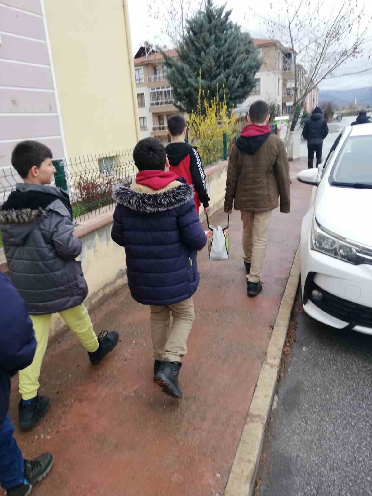 Ortaokul öğrencilerinden ramazan yardımı