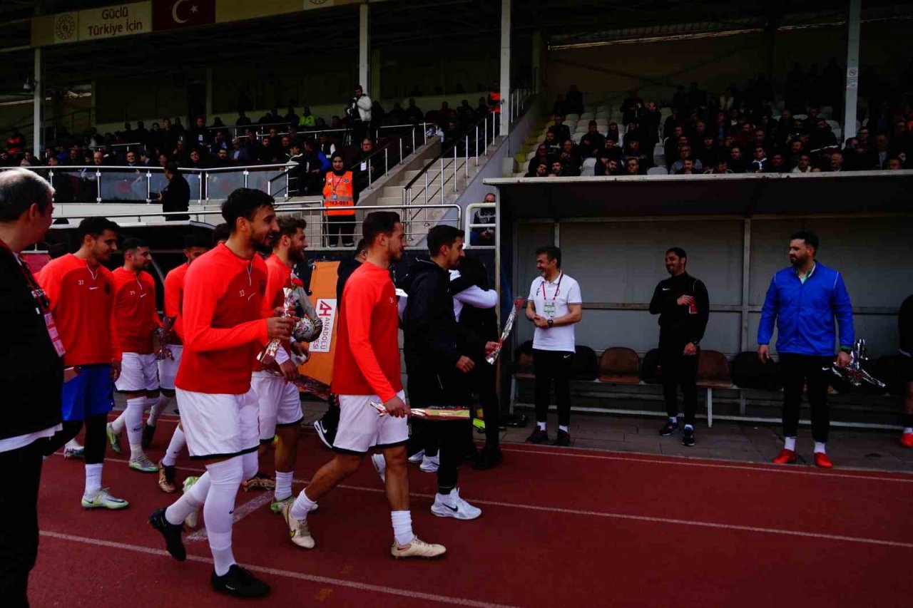 TFF 2. Lig: GMG Kastamonuspor: 0 - İskenderunspor: 2
