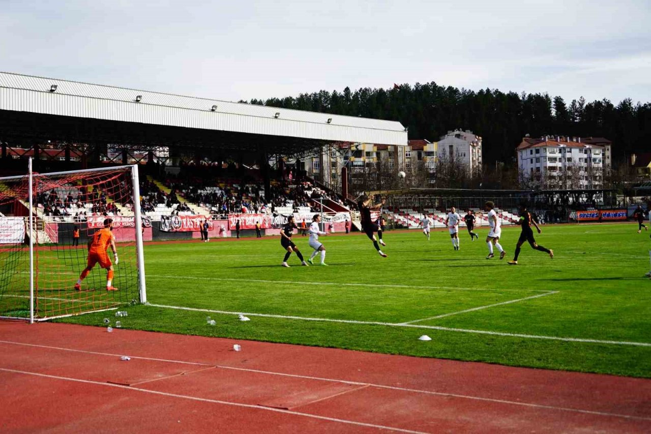 TFF 2. Lig: GMG Kastamonuspor: 0 - İskenderunspor: 2