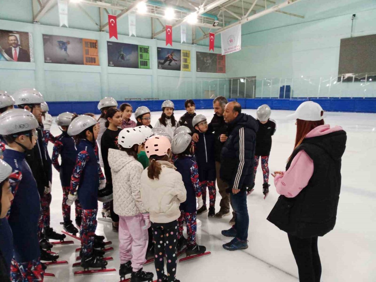 Short Track test yarışlarına yoğun ilgi