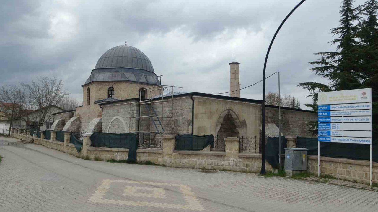 Depremden etkilenen 800 yıllık Malatya Ulu Cami restore edilecek