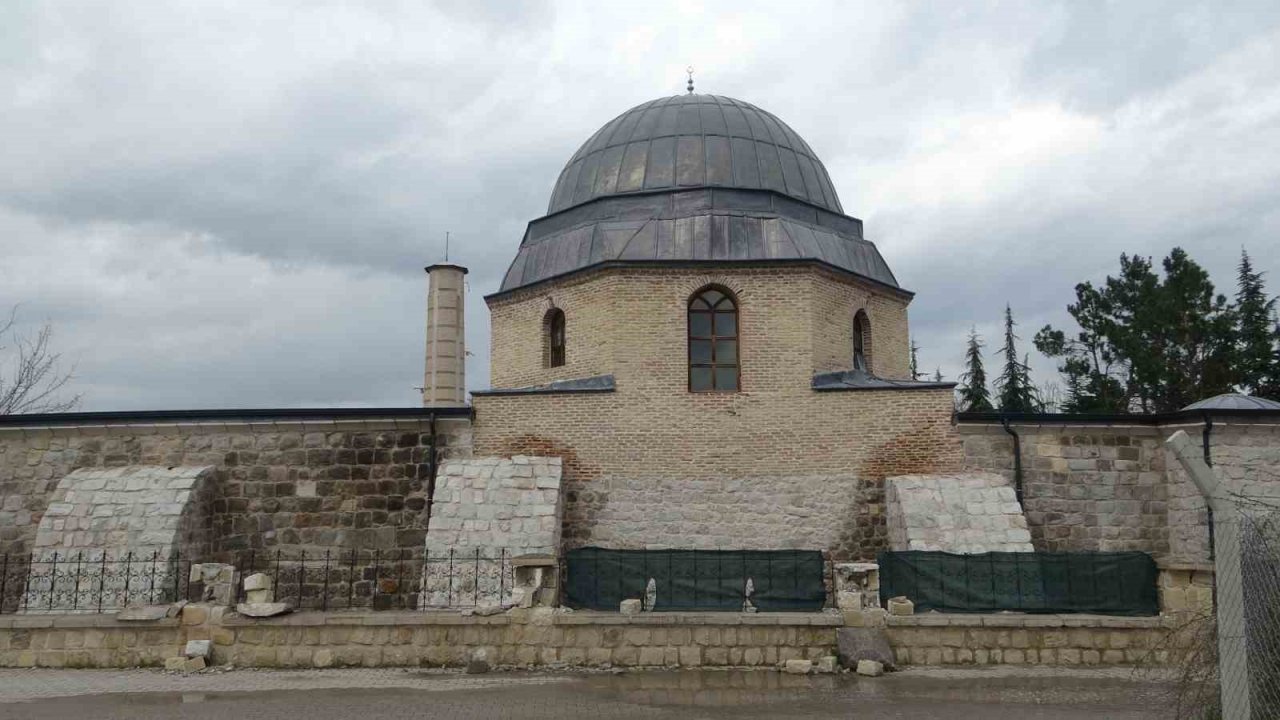 Depremden etkilenen 800 yıllık Malatya Ulu Cami restore edilecek